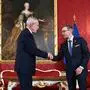 ABD0087_20241004 - WIEN - ÖSTERREICH: (v.l.) Bundespräsident Alexander Van der Bellen und FPÖ-Chef Herbert Kickl am Freitag, 4. Oktober 2024, anl. eines offiziellen Treffens nach der NR-Wahl in der Präsidentschaftskanzlei in Wien. - FOTO: APA/HELMUT FOHRINGER