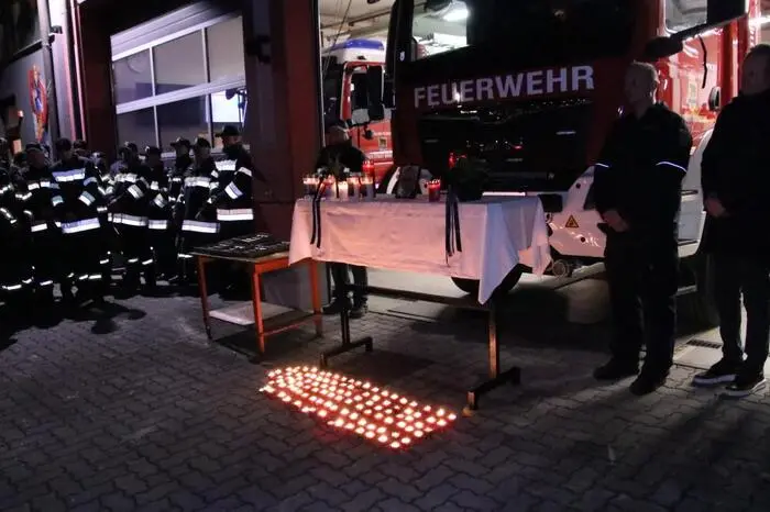 Die Trauer unter den Bärnbacher Feuerwehrmitgliedern war spürbar, mit Tränen in den Augen umarmten sie einander und sprachen sich Trost zu. 