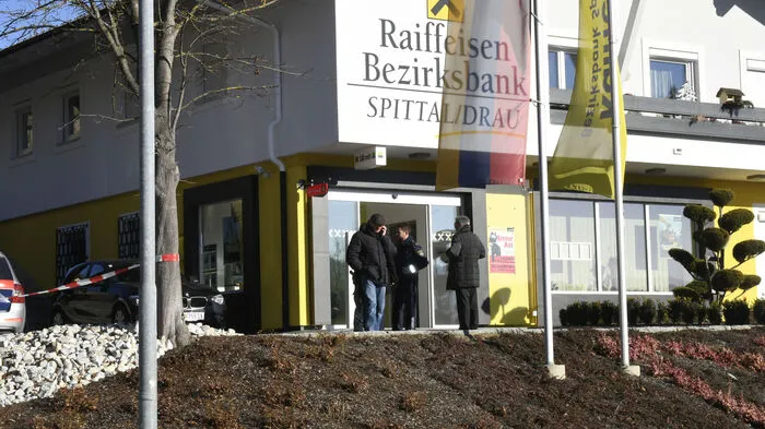Am Mittwoch überfiel ein maskierter und bewaffneter Mann die Raika in Lieserhofen in der Gemeinde Seeboden.