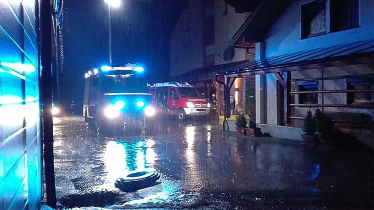 Die Freiwillige Feuerwehr bei Pumparbeiten in  Tröpolach