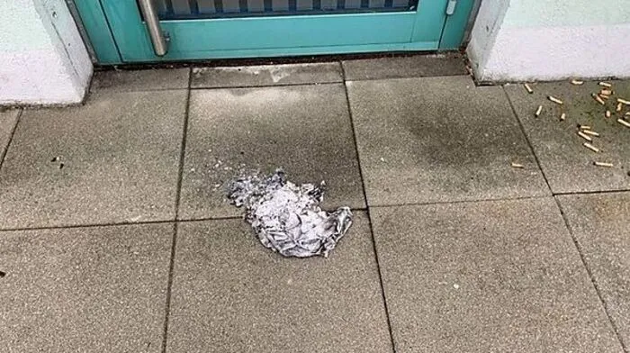 Der Brandsatz hinterließ keinen Schaden
