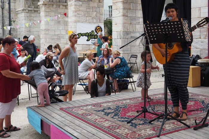 Es gab Live-Musik, beziehungsweise durfte auch jeder im Rahmen der Open Stage eine Darbietung bringen.