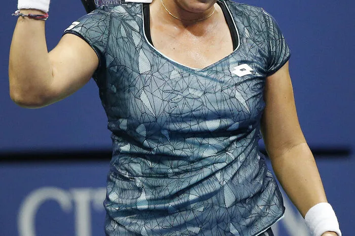 Zweiteiler sind bei den Spielerinnen der US Open heuer sehr beliebt: Die Tunesierin Ons Jabeur trägt "Lotto".