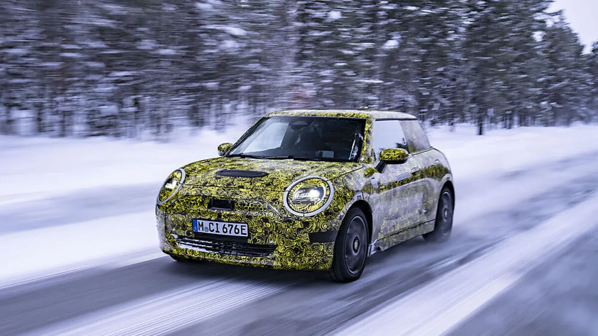 Der neue Dreitürer von Mini ist gerade auf Erprobung in Lappland unterwegs 