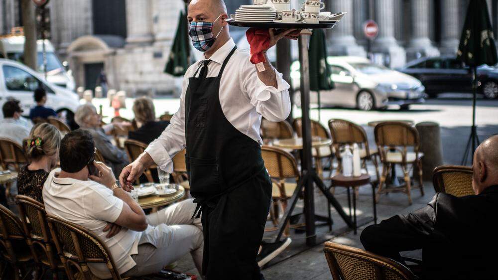 Die Maskenpflicht in Italien gilt nicht nur für Kellner, sondern beim Eintreten ins Lokal auch für Gäste