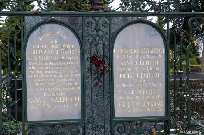 Ferdinand Jergitsch (1836 - 1900) gründete im Jahr 1864 in Klagenfurt die erste Freiwillige Feuerwehr Kärntens. Der Gitterstricker und Siebmacher gründete fünf Jahre später, am 13. Juni 1869, den Kärntner Landesfeuerwehrverband. Er ist der älteste in Österreich. Jergitsch ist auf dem Friedhof Annabichl begraben.