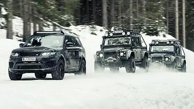 Miese Tarnung: Range Rover und Defender tragen falsche Kennzeichen