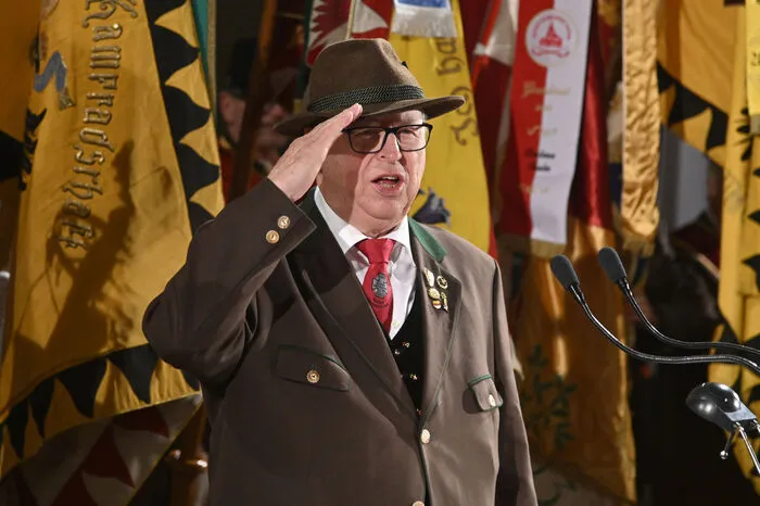 Siegfried Cesar, Bezirks-Obmann des Abwehrkämpferbundes und flammender Moderator bei der Gedenkfeier im Schloss Porcia.