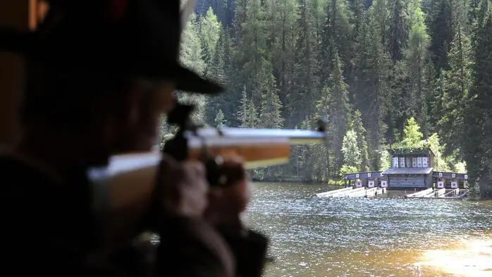 Ungefähr 120 Meter beträgt die Entfernung des Schießstandes zu den Scheiben