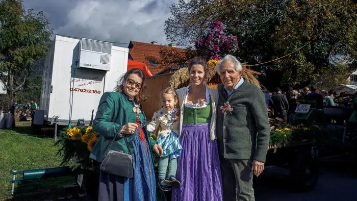 Gefeiert wurde über die Generationen hinweg in traditioneller Tracht