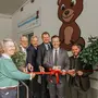 Kinderärztin Mirjam Scheithauer mit Josef Harb, Gerhard Stark, Ulf Drabek, Karlheinz Kornhäusl, Marco Triller (v. l.)
