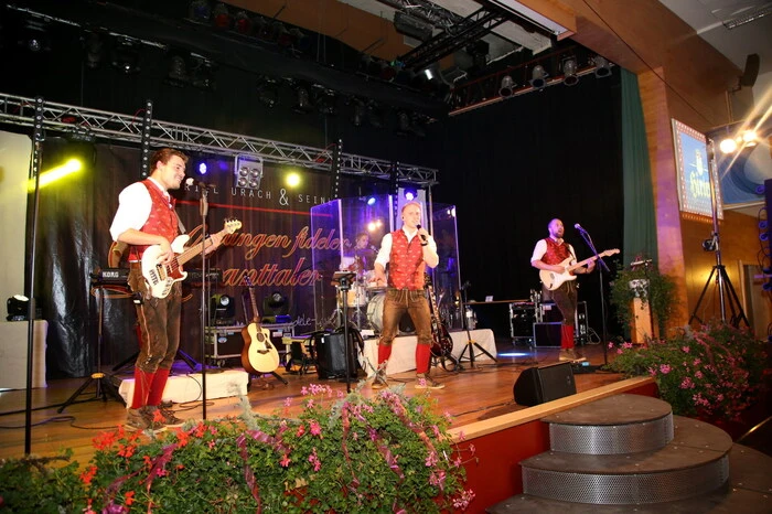 Die Musik im großen Saal kam von den „Jungen Fidelen Lavanttalern“. 