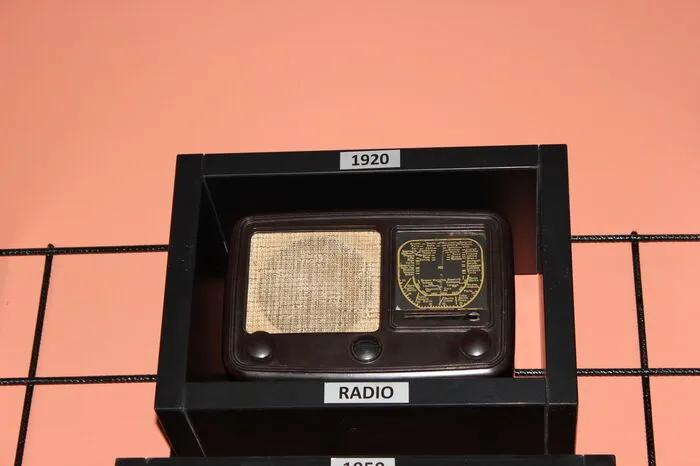 ein Radio aus dem Jahr 1920,...