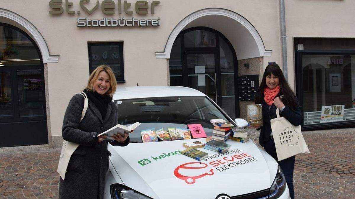 Stellten Bücher zu und führen das Service jetzt weiter: Leiterin Beate Feichter (links) mit Kollegin Anita Regenfelder 