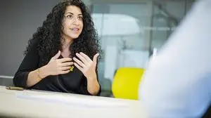 Seit August ist Shoura Hashemi Chefin von Amnesty International Österreich. Die Proteste im Iran waren wesentlicher Antrieb dafür, den Job zu wechseln 