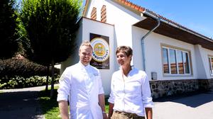 Bierbotschaft in Wundschuh: Chefin Anita Herzog mit Küchenchef Richard Herzog