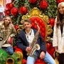 Von links nach rechts: Judith Lisa, Wolfram Dullnig von der Band „Saxolution“ und Sara De Blue bei ihrem Auftritt auf Gut Aiderbichl