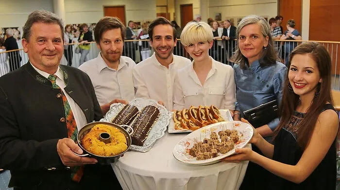Bürgermeister Heinrich Schmidlechner, Walter Schaidinger, Martin Diemer, Barbara Majcan, Beatrix Vreca und  Anna Majcan (vlnr).