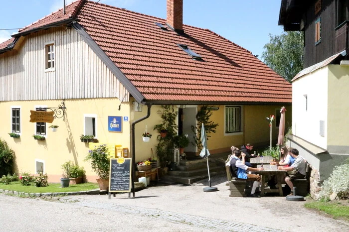 Klar, dass nach der zweistündigen Messfeier im Gasthaus von Elisabeth und Volkmar Klammer eingekehrt wurde. 