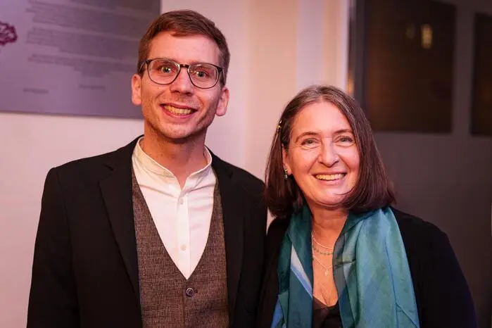 „Wir möchten auch Menschen mit kleinen Brieftaschen die Möglichkeit bieten, einen Ball zu besuchen. Dabei sollen gute Musik, Stimmung und Spaß im Vordergrund stehen“, betont Gastgeberin und Bürgermeisterin Elke Kahr, hier im Bild mit Stadtrat Robert Krotzer.