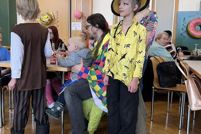 Das flotte und unterhaltsame Mitmachprogramm des Kinderfreunde-Teams unter Obfrau Karina Himmler sowie von Chacha Bas und weiteren zahlreichen fleißigen Händen ließ die Herzen von Groß und Klein höher schlagen und sorgten für leuchtende Kinder- sowie Erwachsenenaugen. 