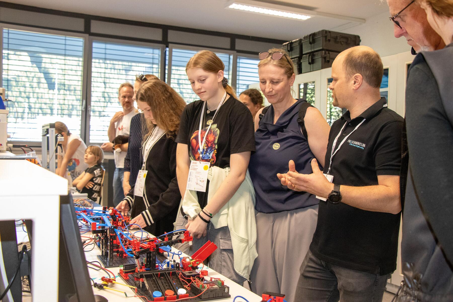 Viele Fotos: Labore und Werkstätten öffneten Tore für Lange Nacht der Forschung