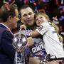 Tom Brady jubelt mit seiner Tochter über seinen sechsten Super-Bowl-Titel