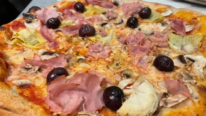 Über den Tellerrand hinaus: die Pizza Capricciosa