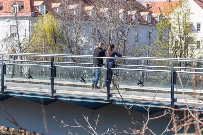 ... 1.) man darf nur mit Menschen unterwegs sein, mit denen man in einem Haushalt lebt