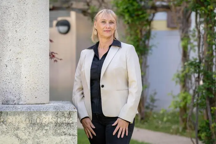 Bezirkshauptfrau Karin Wiesegger-Eck betont, dass Vollspaltenböden nach geltender Rechtslage grundsätzlich erlaubt sind