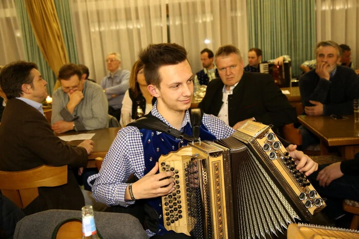 Die „Mirniger Schuhplattler“ hatten in den Gasthof Liegl geladen.
