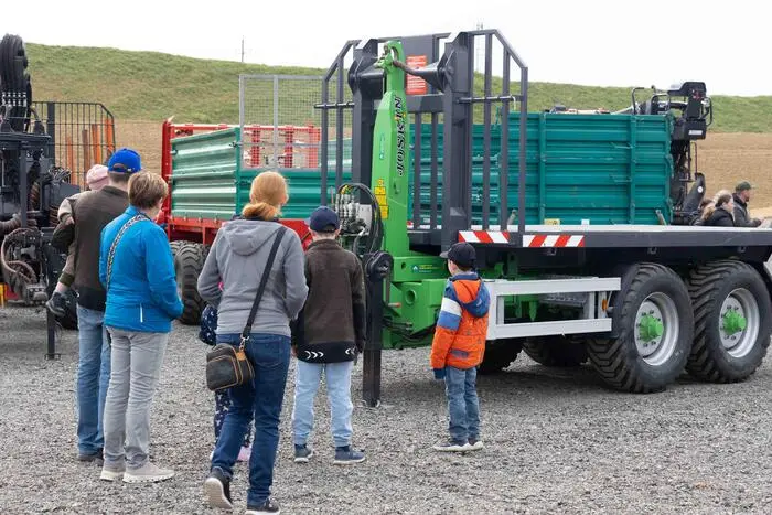 Das Unternehmen, das sich auf den Handel sowie Service und Reparatur von Landmaschinen spezialisiert hat, präsentierte eine breite Palette an modernen Maschinen und Geräten für Landwirtschaft, Garten und Kommunalbereich.