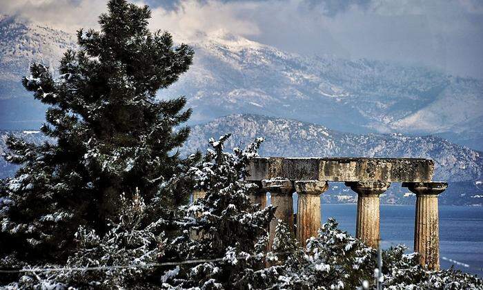 Schnee auch in Korinth (Griechenland)