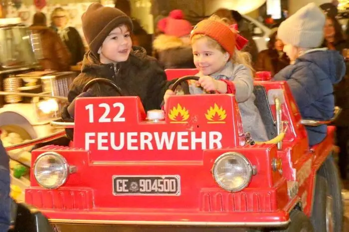 Für die Kleinen stand das Karussell der Familie Pötscher im Mittelpunkt des Interesses.