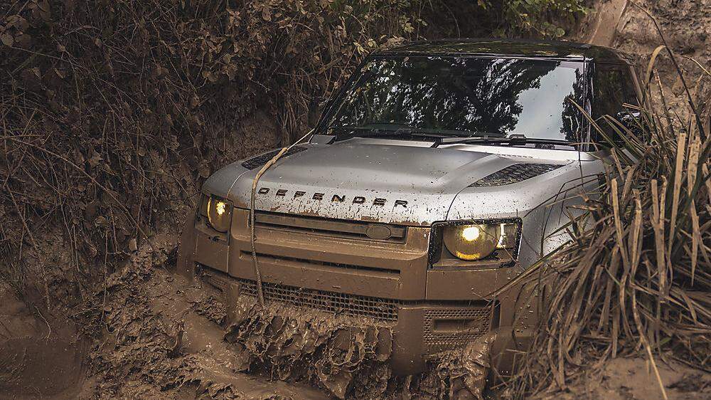 Thank you very Matsch: Der neue Land Rover Defender suhl sich im Schlamm
