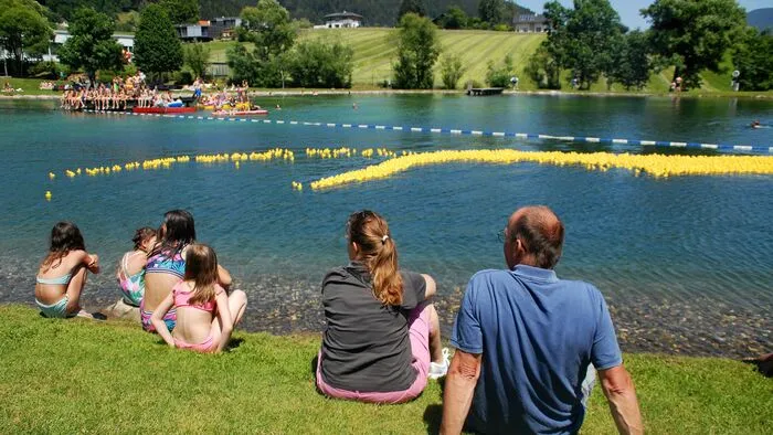 Unter dem Motto „Köpfchen ins Wasser, Schwänzchen in die Höhe" ging es am Sonntag am Passailer Freizeitsee rund.