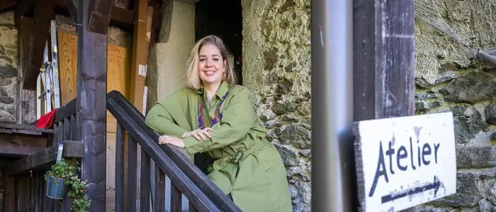 Künstlerin Kata Koleszár wohnt und arbeitet derzeit im Atelier in der Stadtmauer von Gmünd