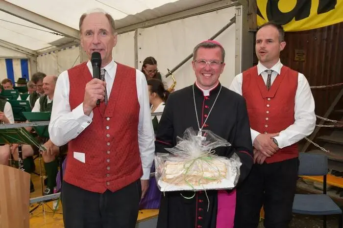 In seiner Predigt ging Weihbischof Freitag auf die gelebte Kameradschaft in einer Musikkapelle ein.