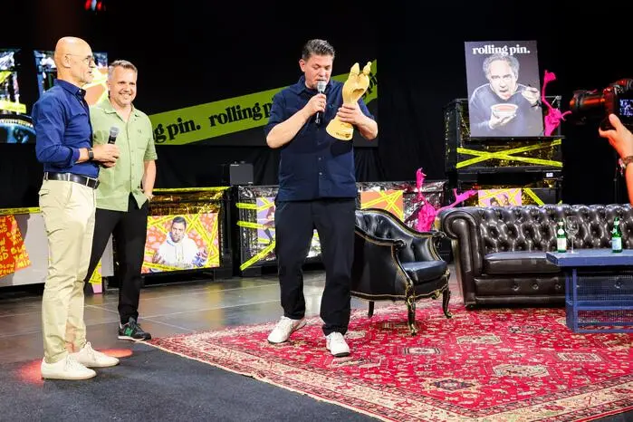 Tim Mälzer erhielt von Michael Schunko und Michael Feiertag