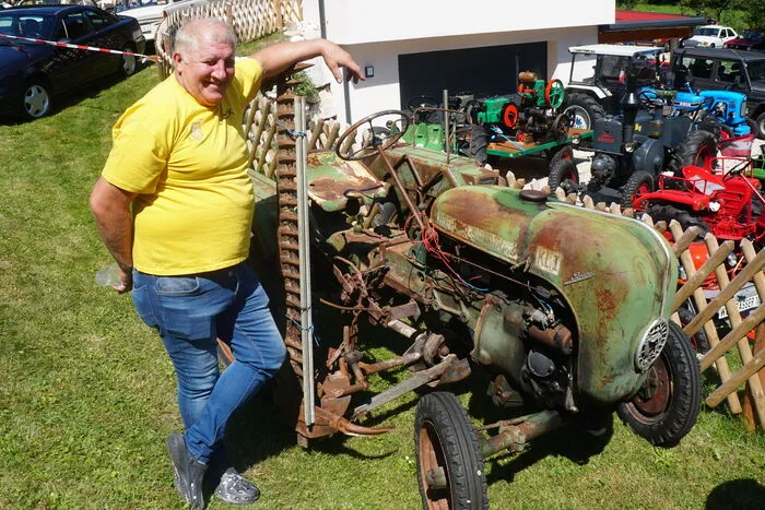 Eines der älteren Fahrzeuge: ein Traktor der Firma Hofer und Schranz Klasse I Baujahr 1956 der Familie Schatz.