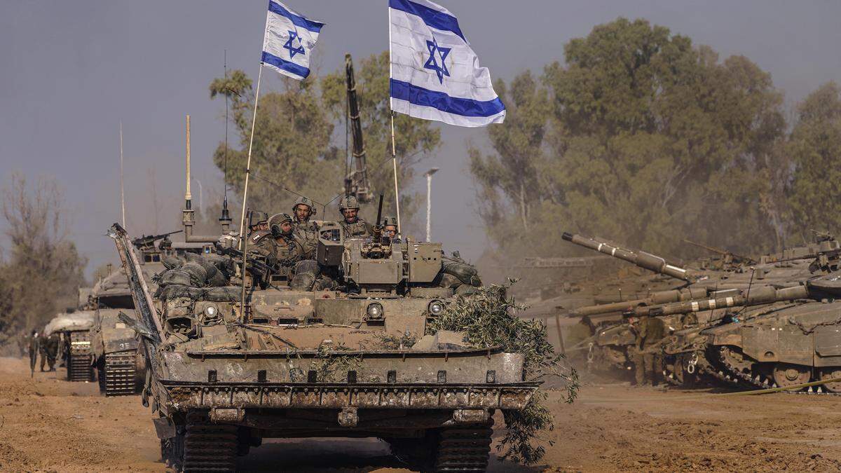 Israelische Panzer kehren von einem Einsatz im Gazastreifen zurück 