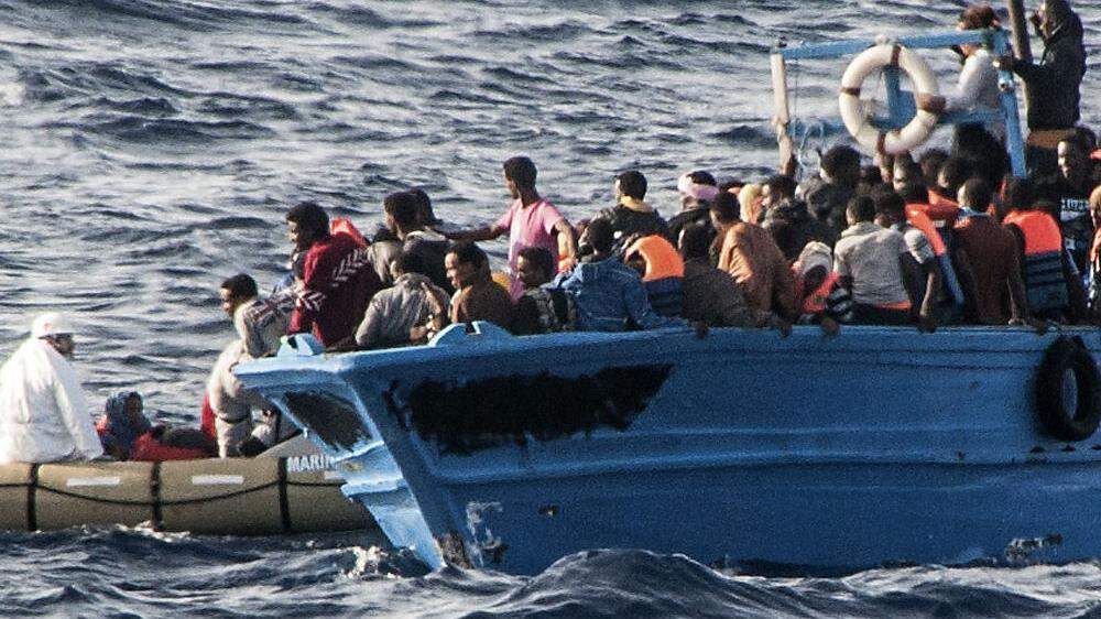 Alltag im Mittelmeer: Neu ankommende oder aufgegriffene Flüchtlinge, die medizinisch versorgt werden müssen