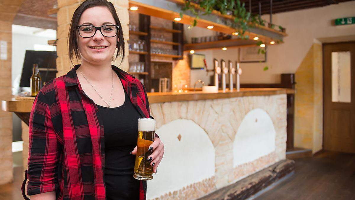 Corinna Orgl betreibt „Moe’s Taverne“ in Globasnitz