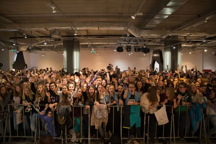 Mit einem so großen Andrang hatten die Veranstalter aber nicht gerechnet: Um die 4.000 junge Menschen waren gekommen, um Bibi zu sehen.