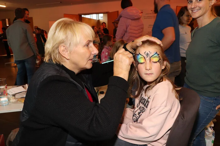 Kinderschminken mit Angi Galsterer.