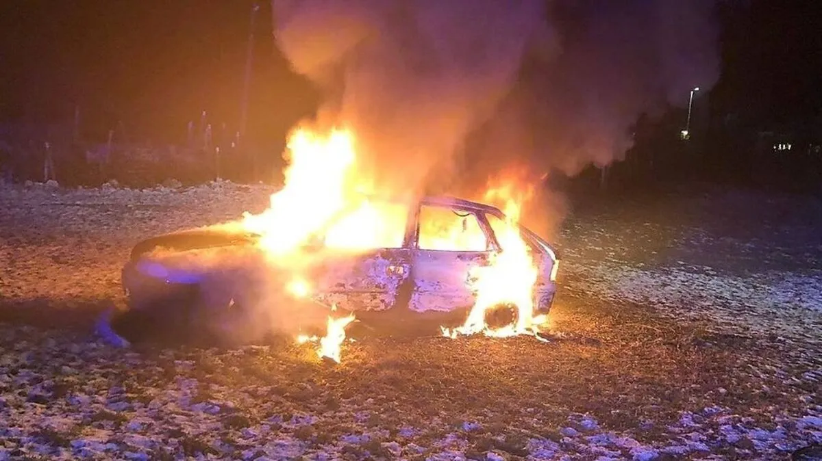Gegen 3.30 Uhr fing das Fahrzeug Feuer
