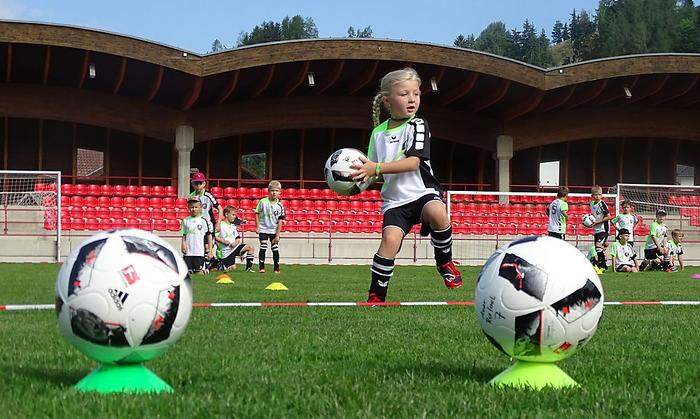 Abwechslungsreiches Training beim Fußballcamp