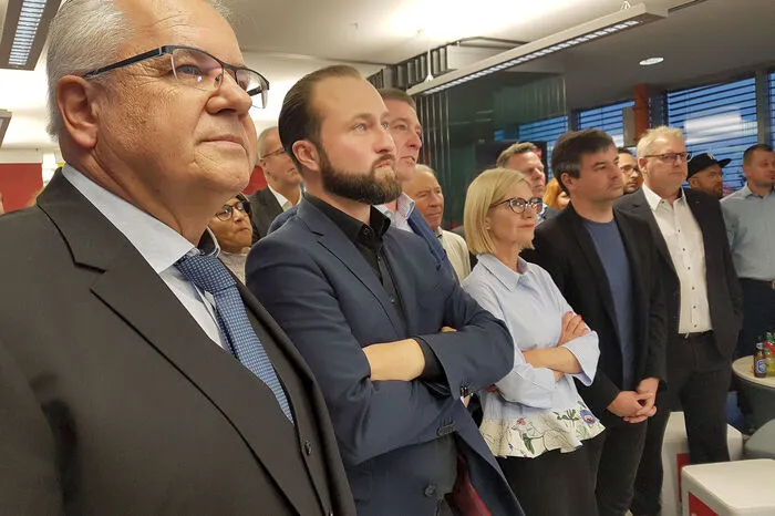 Die Mienen waren versteinert bei der Verkündung der ersten Hochrechnung in der steirischen SPÖ-Zentrale, als klar wurde, dass der angepeilte LH-Posten Geschichte war.