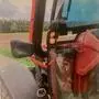 Traktor und andere Geräte wurden mit Eiern verschmutzt