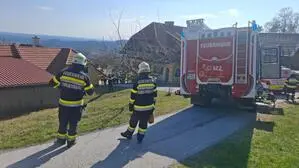 Die Feuerwehr war mit 56 Einsatzkräften vor Ort